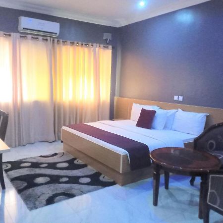 Fawzy Hotel 이바단 외부 사진