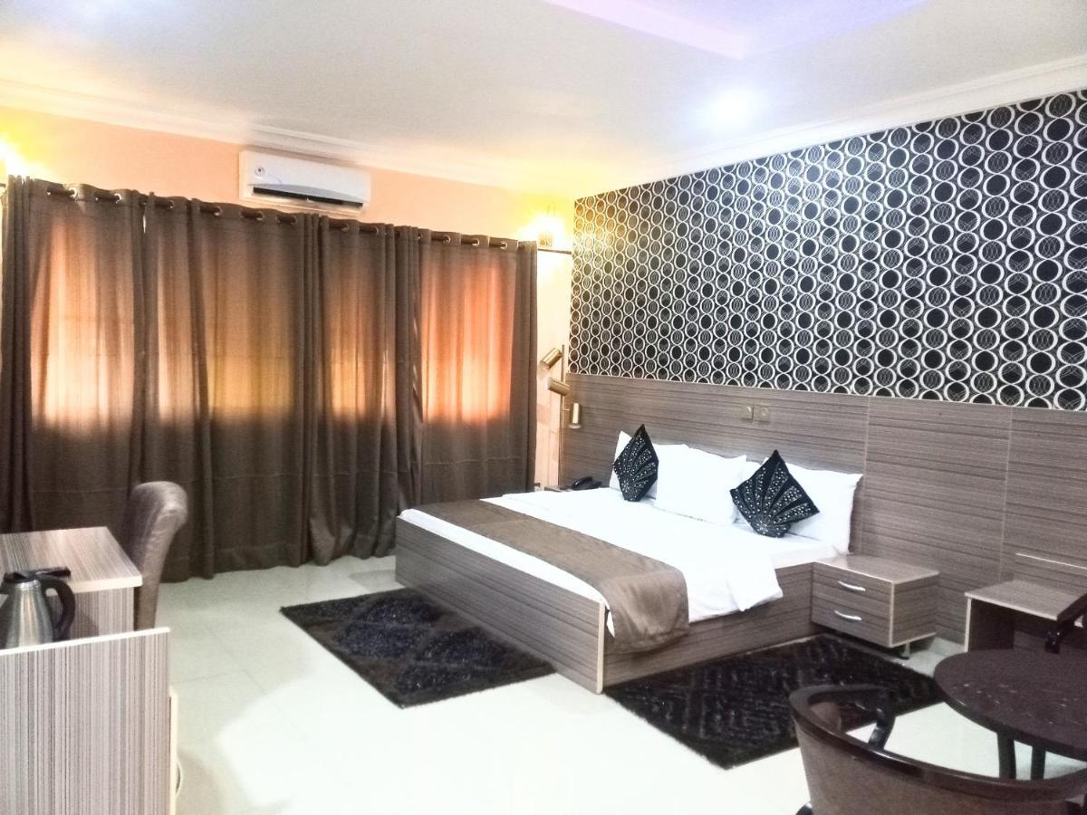 Fawzy Hotel 이바단 외부 사진