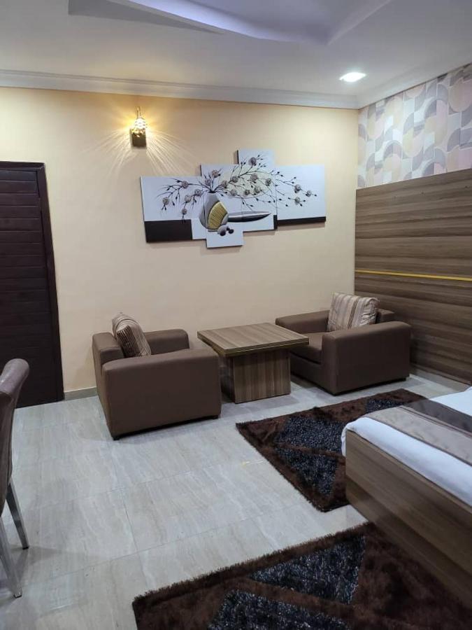Fawzy Hotel 이바단 외부 사진
