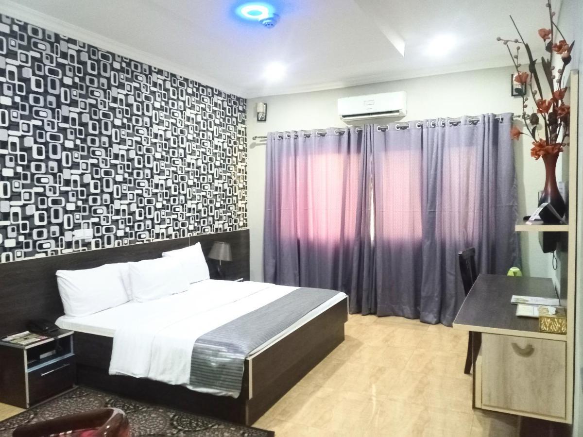 Fawzy Hotel 이바단 외부 사진
