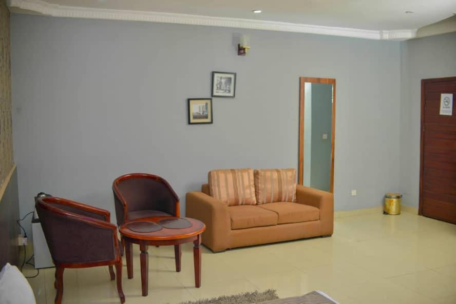 Fawzy Hotel 이바단 외부 사진