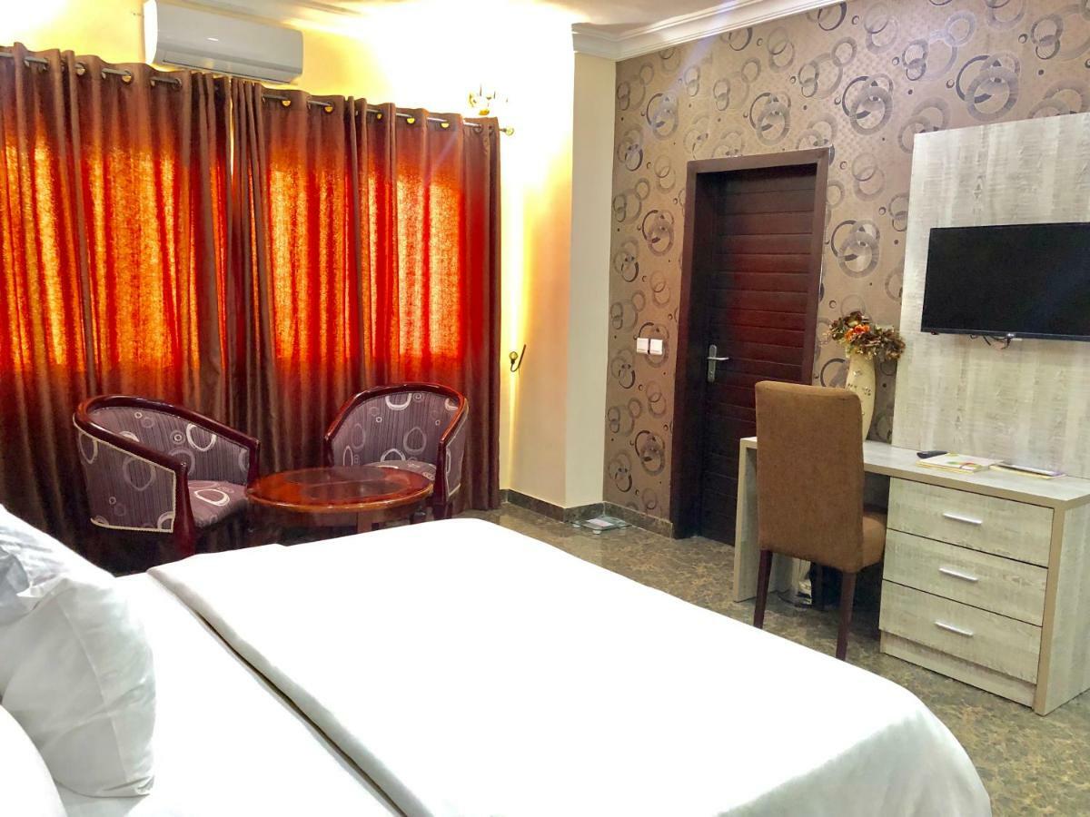 Fawzy Hotel 이바단 외부 사진